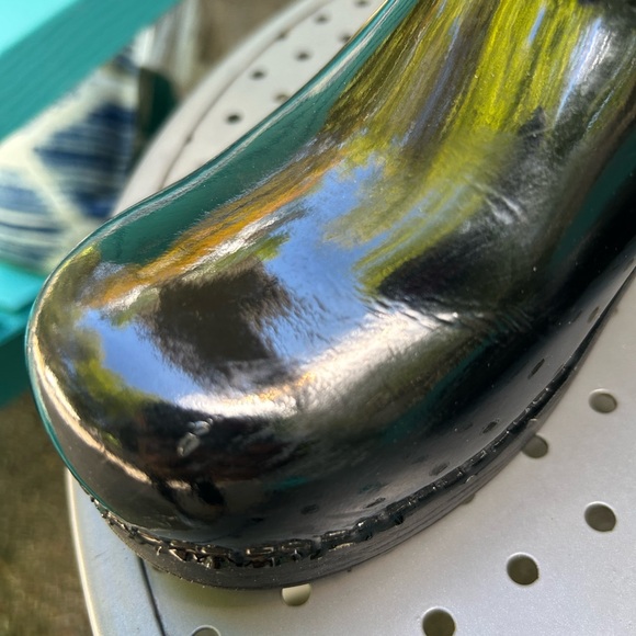 Women’s black patent leather Dansko clogs size 38 - Picture 3 of 6